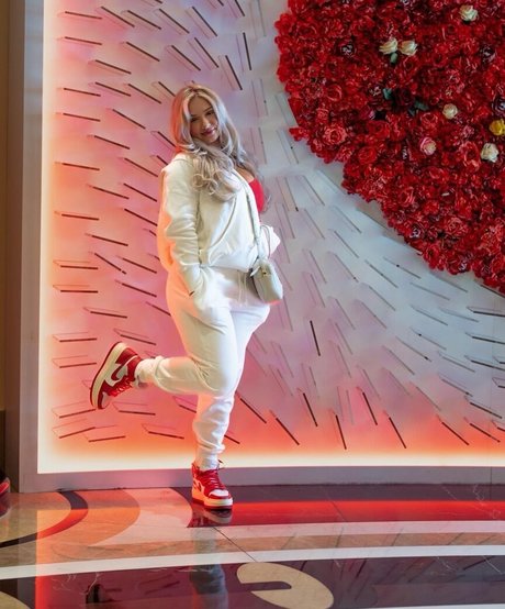 Miranda Cohen model nude pictures