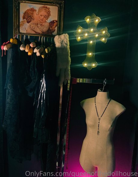 queenofthedollhouse perfect model photos