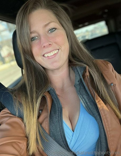 katywithabootyfree model top photo