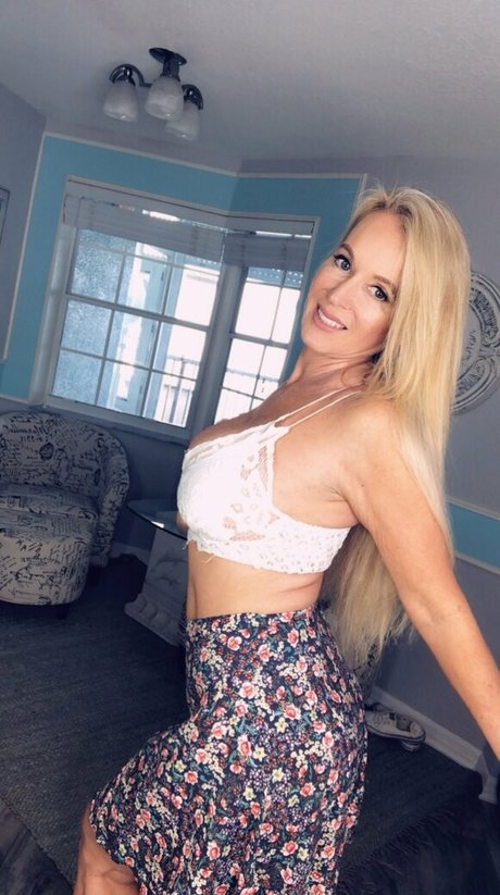 ellehotmommy top star image