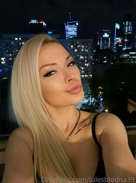 Julesblodna39 pornstar nude pictures