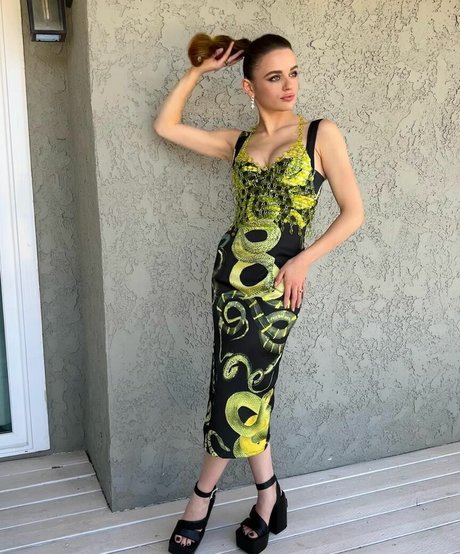 Joey King sexy pornstar img
