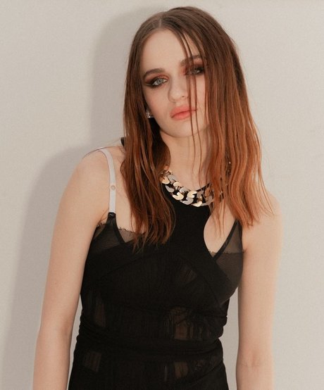 Joey King model top image