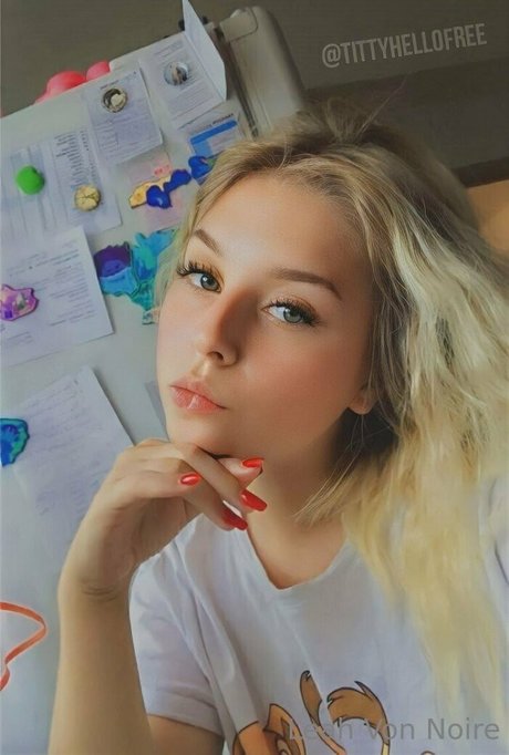 leahvonnoirefree star art img