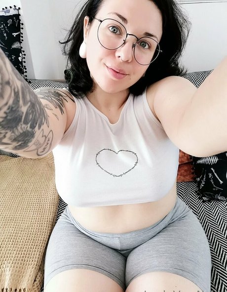 leahvonnoirefree model naked img