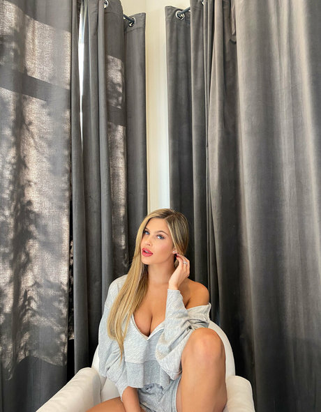 mikahl best model photo