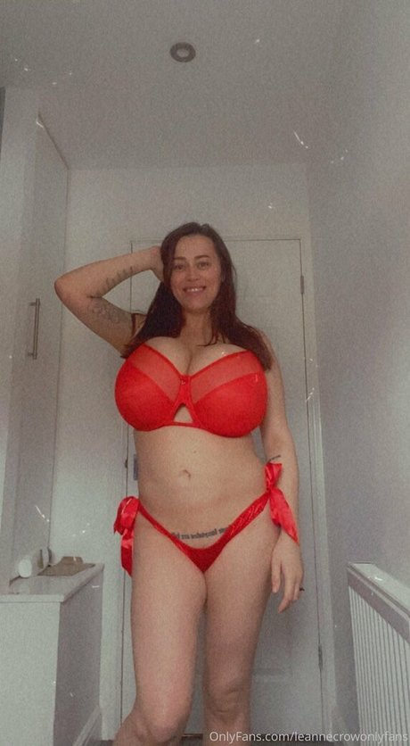 leannecrowonlyfans star pretty images