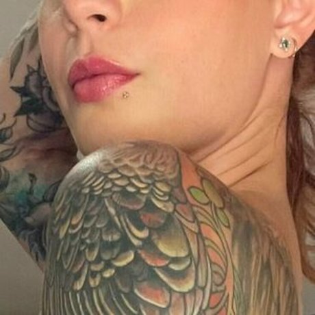 Becca Bloom model beautiful img