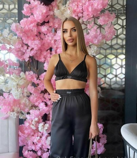 amateur blonde onlyfans erotic images