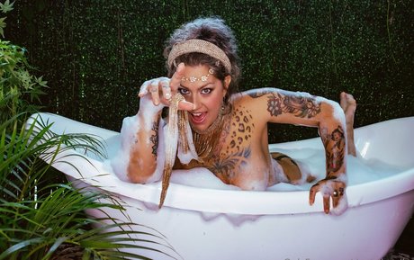 Danielle Colby erotic actress galleries