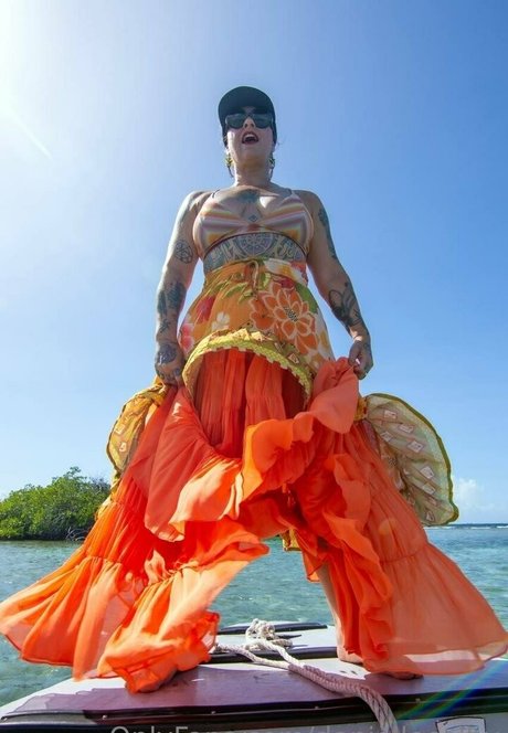 curvy shemale onlyfans free sex pics