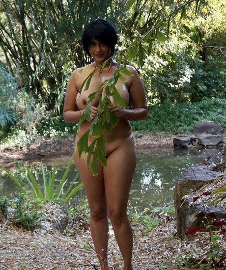 Aiysha Saagar high quality star photos