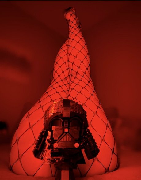 Curvy Nerd Penny pornstar sexy pictures