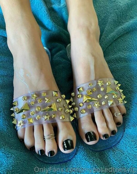 myposedtoes model adult archive