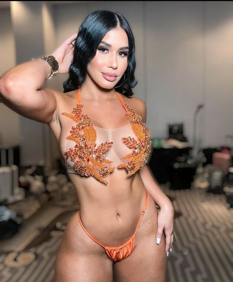 Roxana Ventura nudes model photo