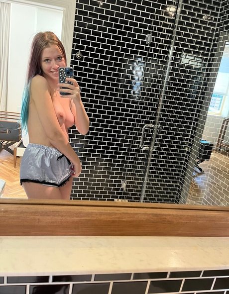 Cynda Mcelvana nude model pics