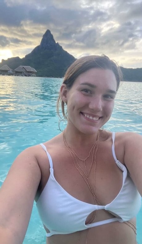 Milanka Bee Milanka bee erotic model image