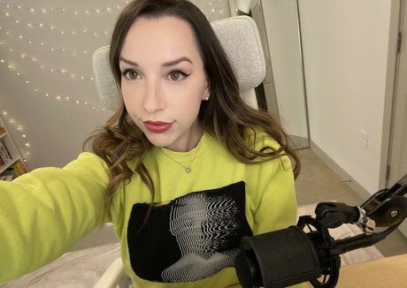 JackieMButler model adult picture