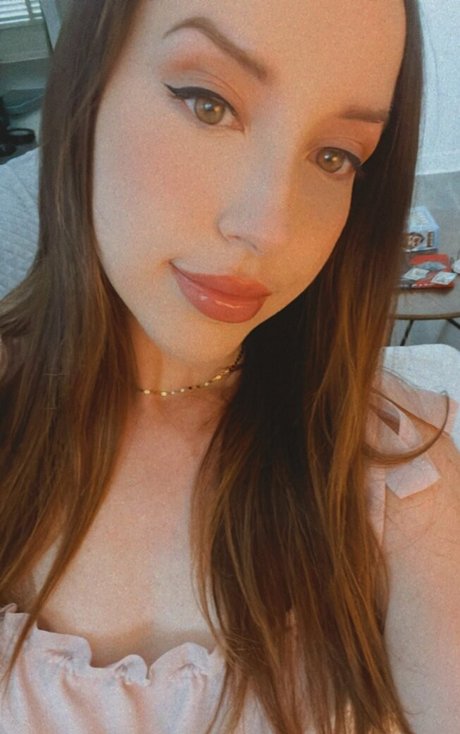 JackieMButler erotic model pic