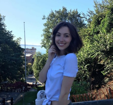 busty mom onlyfans porno pic