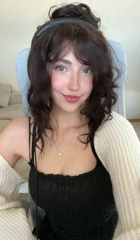 beautiful face onlyfans pretty photos