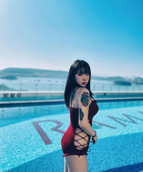 e chi h star erotic pic