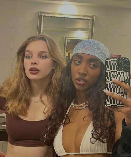 Teagan Croft model nice galleries