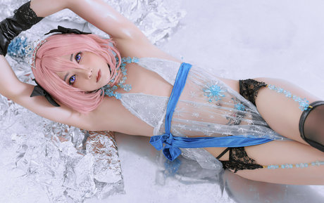 Velvet chann model top picture