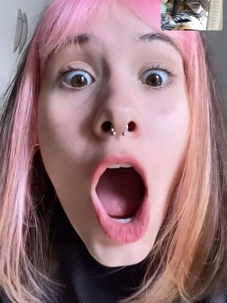 Juliakbarni top model pic