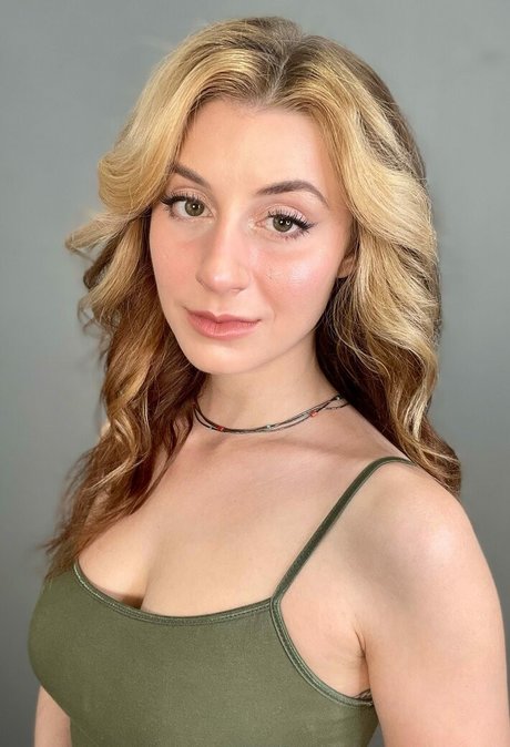 Ariane Kolet exclusive model photo