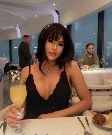 eating onlyfans exclusive photos