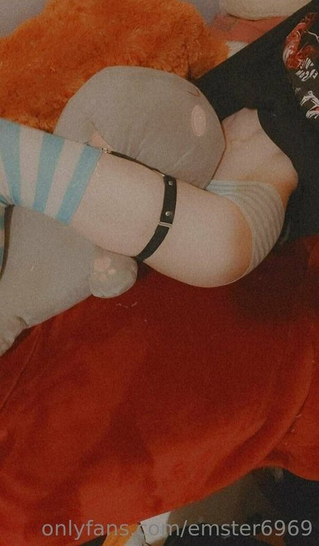 emster6969 naked star picture