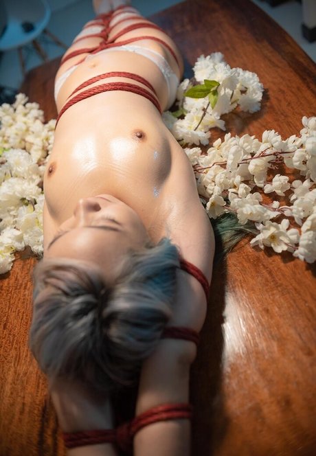 Natsuki Jiro beautiful model pic