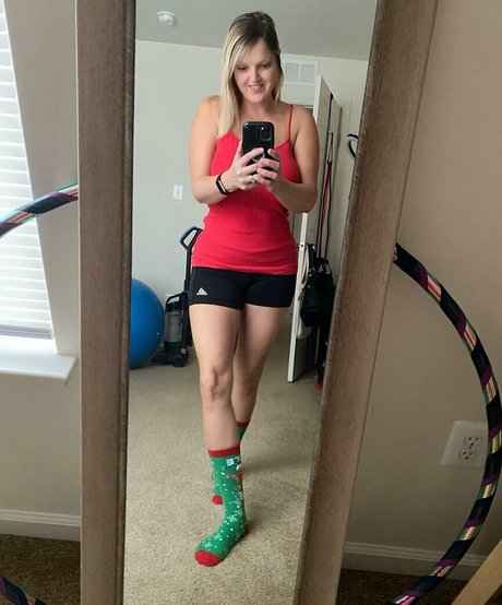 eating onlyfans hot pic