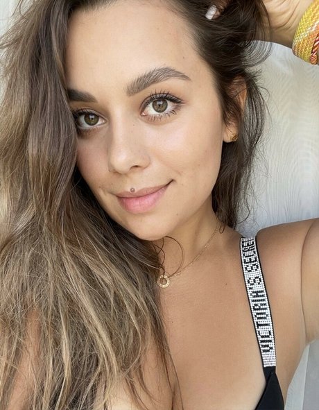 HoneyGirl xxx star photo