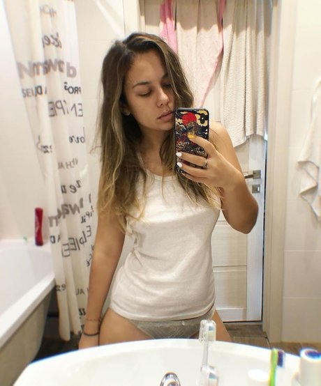 HoneyGirl model art photos