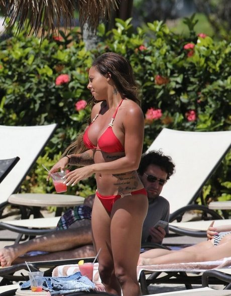 Sydney Leroux naked actress image