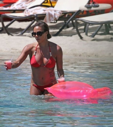 Sydney Leroux model erotic pic