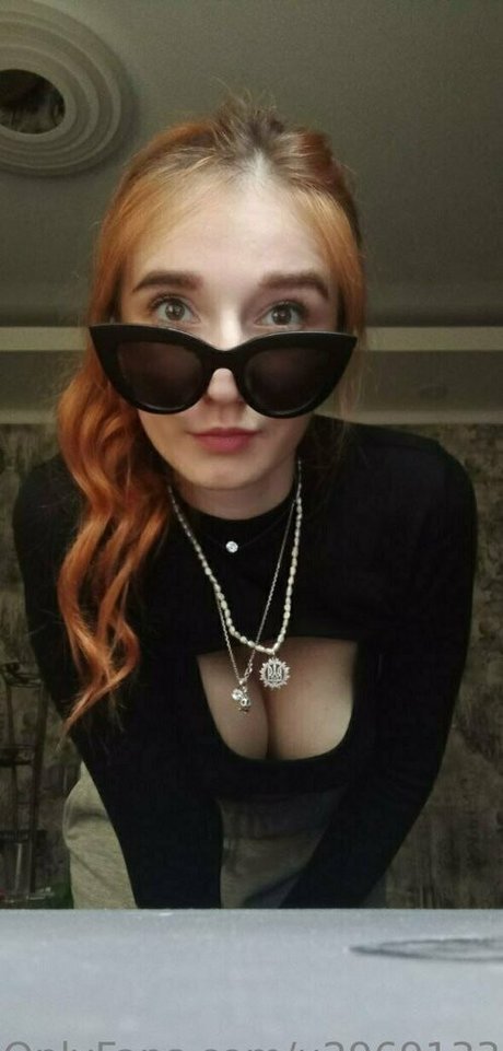 moniiikaaaa naked model photo