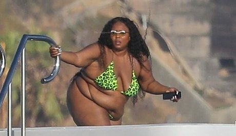 Lizzo Profile Pic