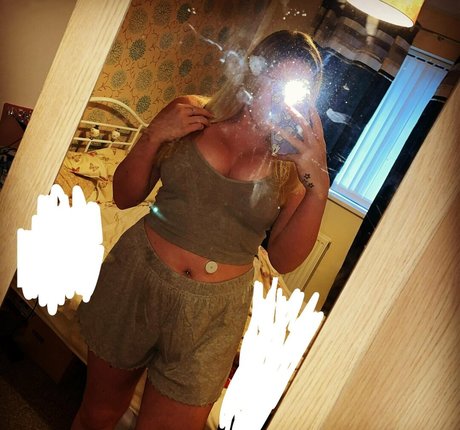 cr19990 model naked img