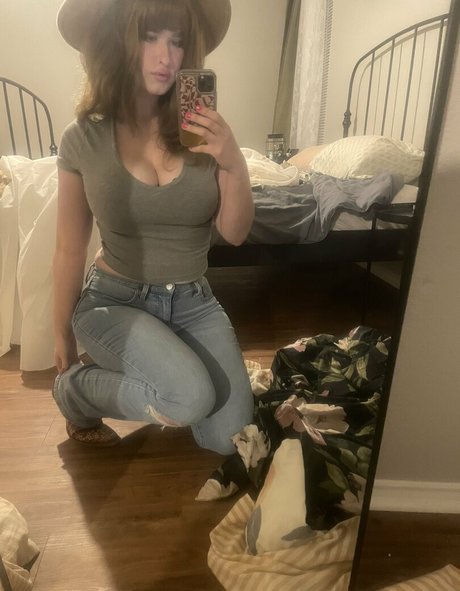 Hollyhawthorne beautiful actress photos