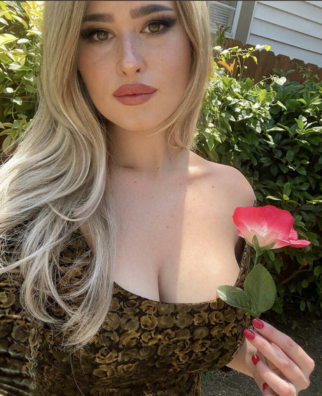 Hollyhawthorne star hot gallery