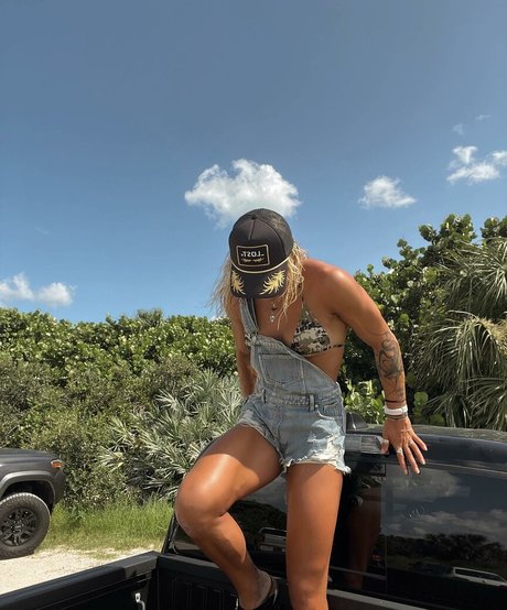 Sol Ruca pornographic actress pictures