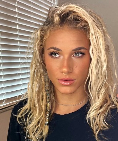 Sol Ruca star pretty images