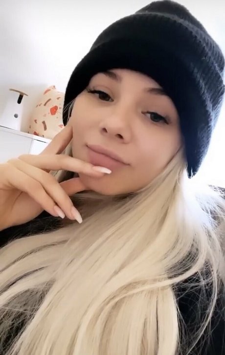 blonde milf onlyfans erotic pics