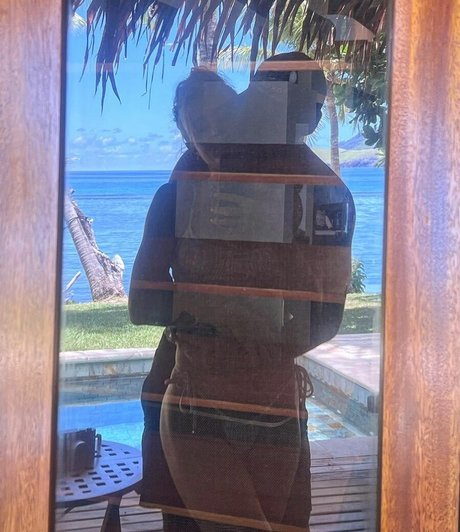 Melissa Roxburgh star top images