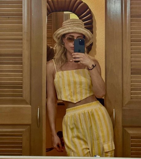 Melissa Roxburgh star sex pictures