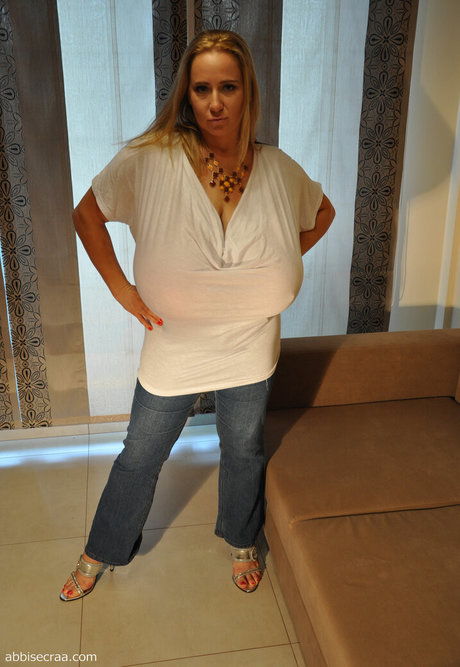 Abbi Secraa model free photo