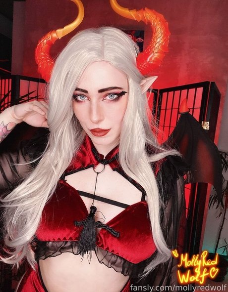 MollyRedWolf exclusive model pics